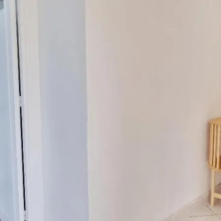 Bright Perfect Location Apartment *